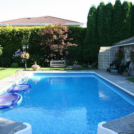 The Stone Hedge Bed And Breakfast Richmond Extérieur photo