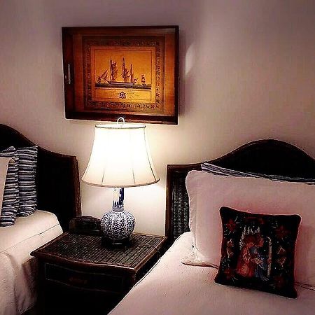 The Stone Hedge Bed And Breakfast Richmond Extérieur photo
