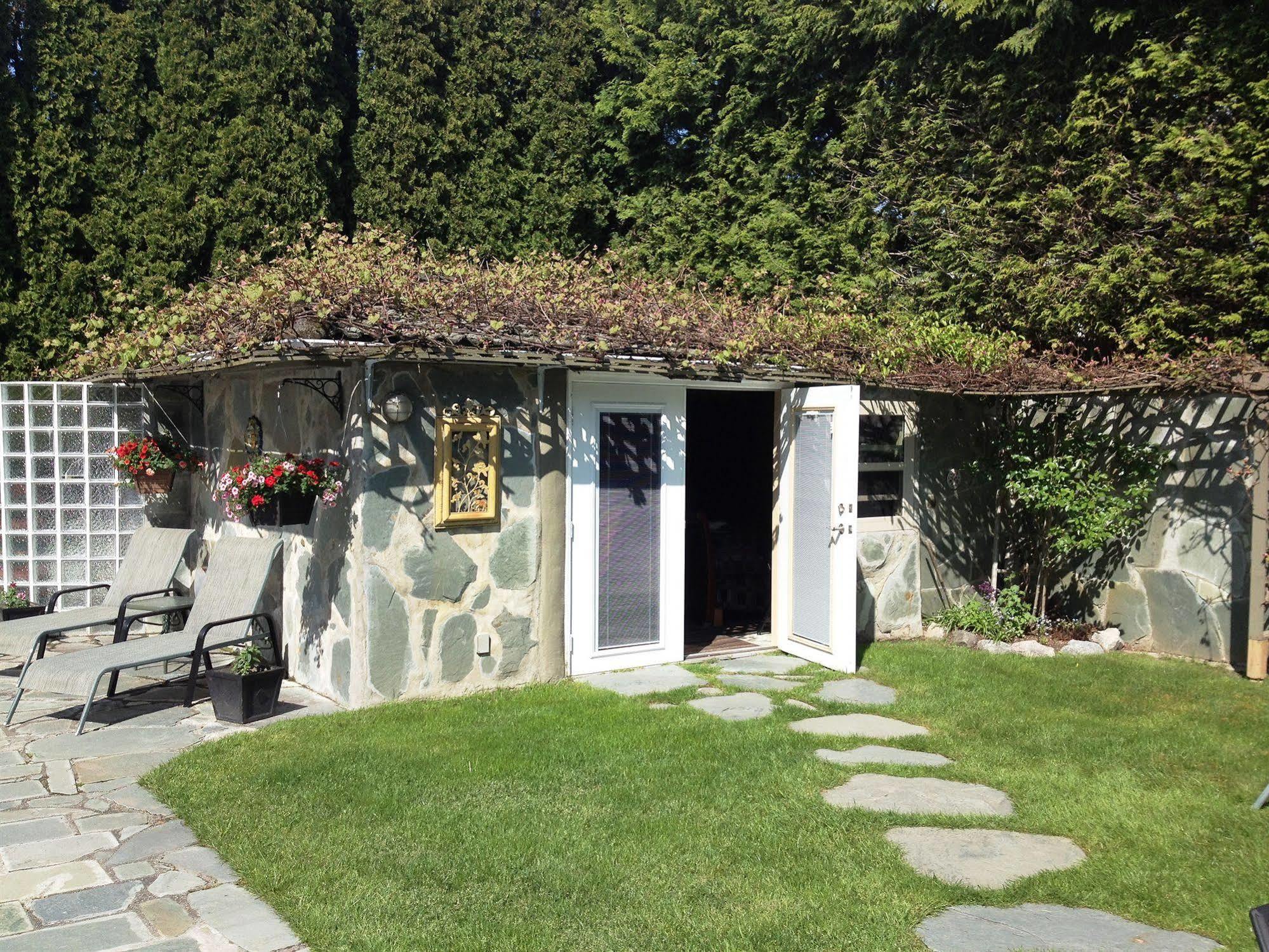 The Stone Hedge Bed And Breakfast Richmond Extérieur photo