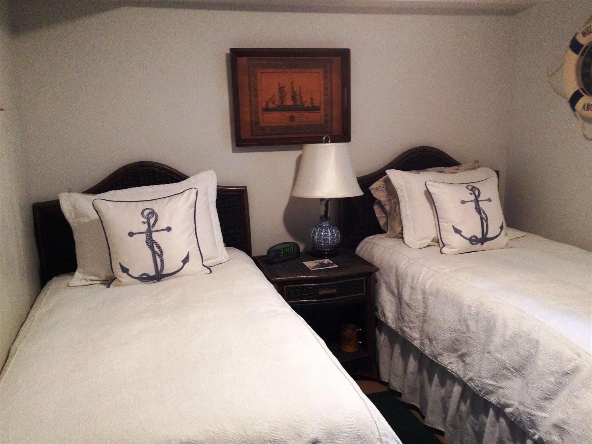 The Stone Hedge Bed And Breakfast Richmond Extérieur photo