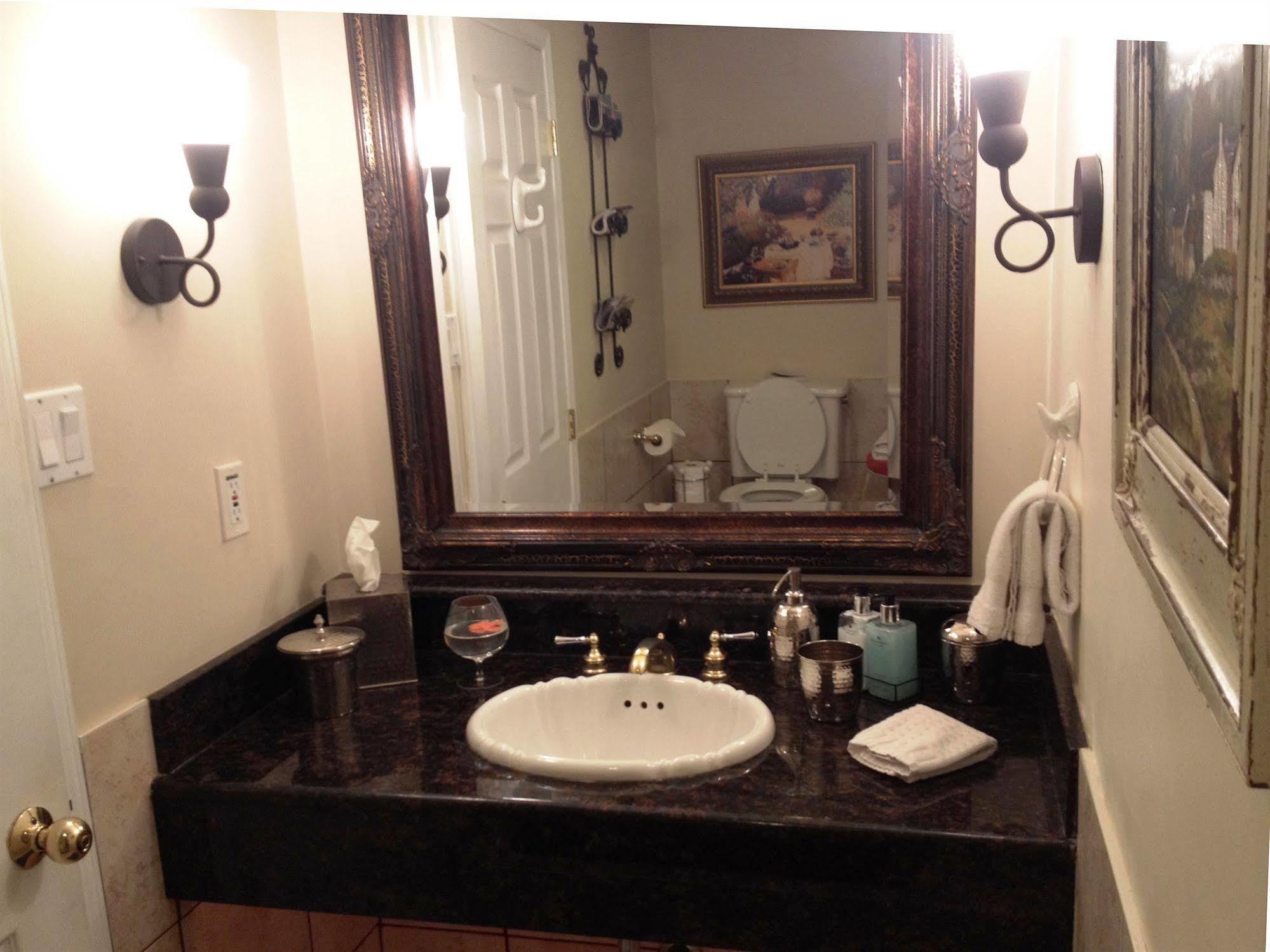 The Stone Hedge Bed And Breakfast Richmond Extérieur photo