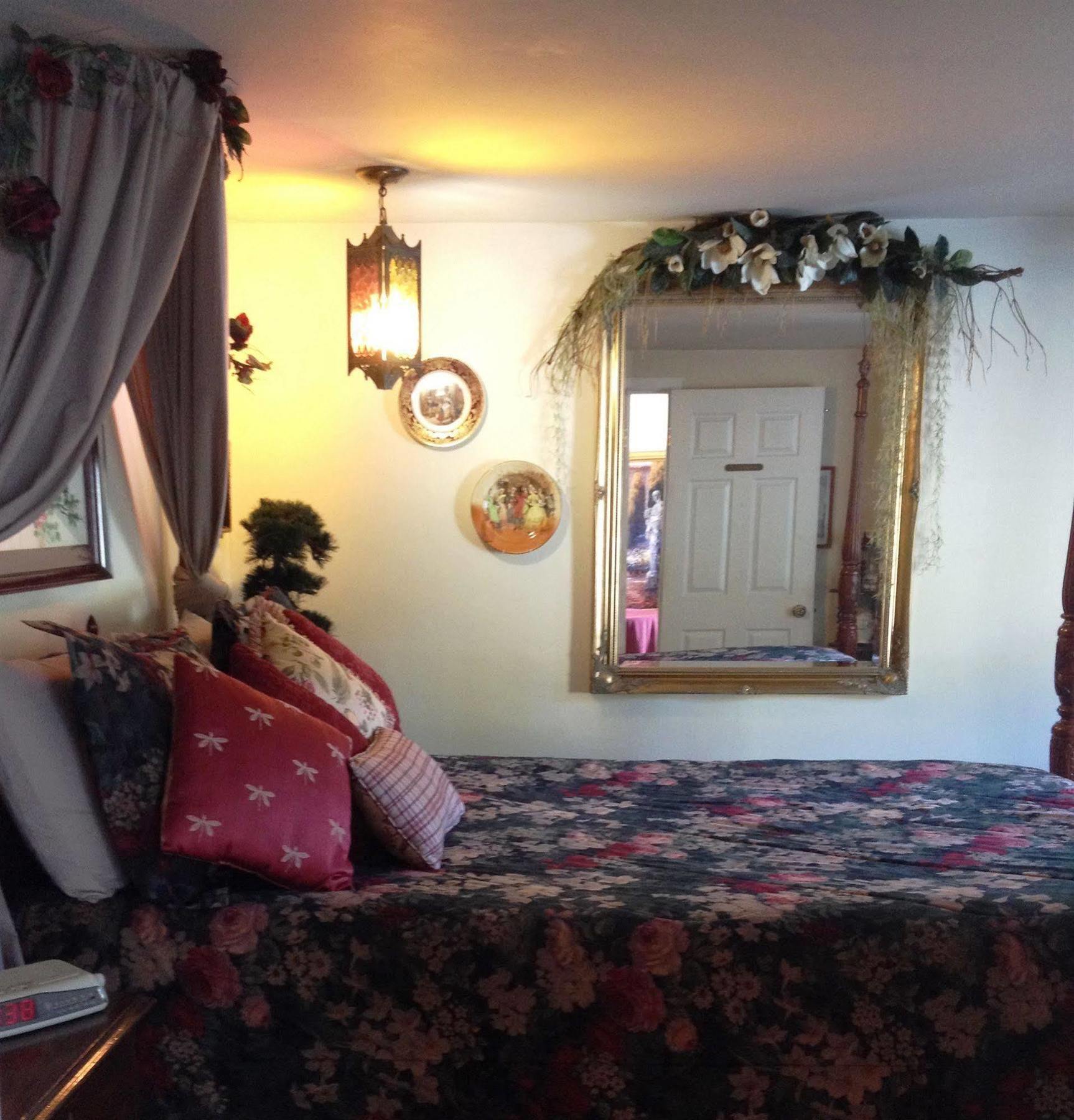 The Stone Hedge Bed And Breakfast Richmond Extérieur photo