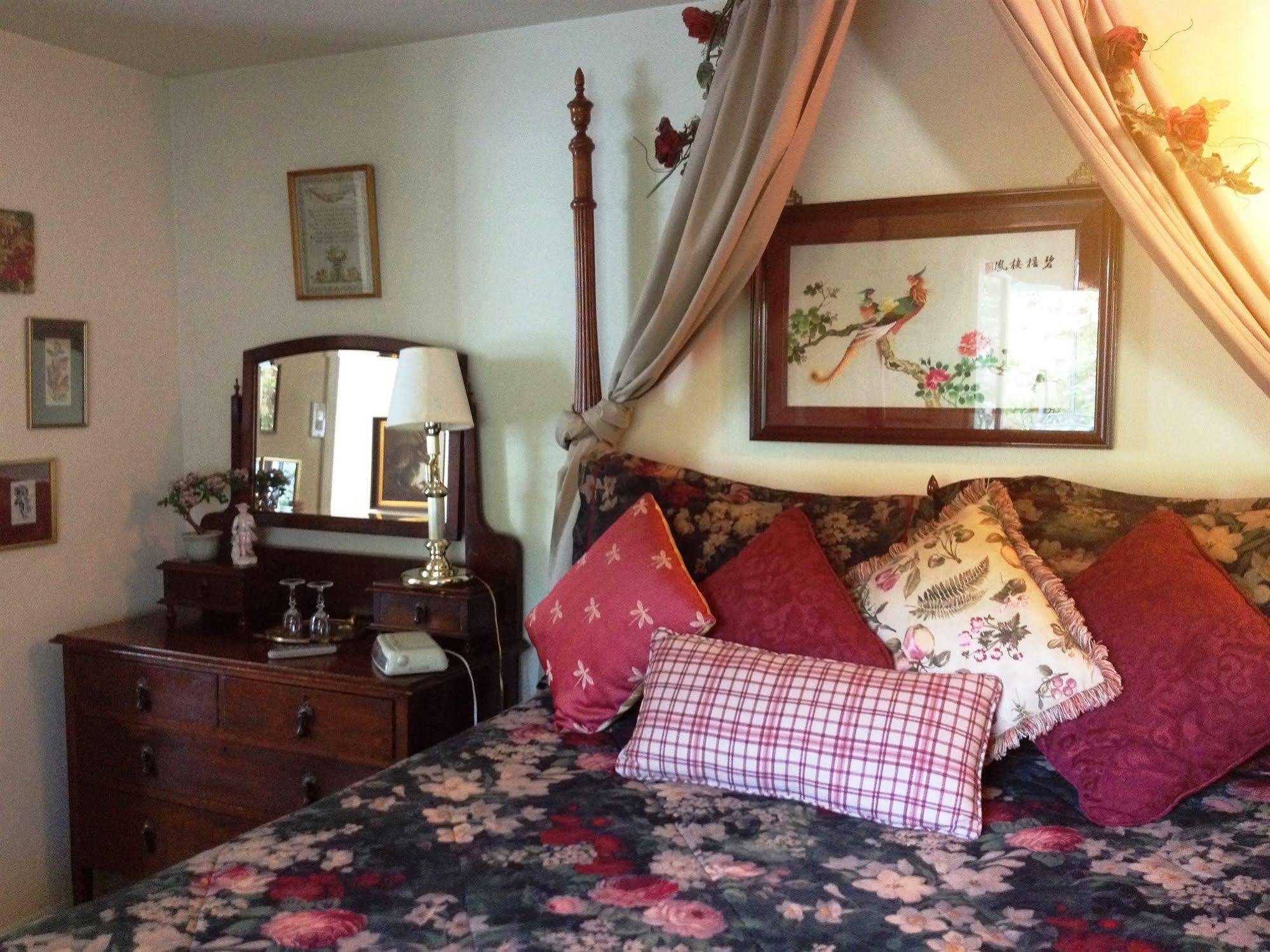 The Stone Hedge Bed And Breakfast Richmond Extérieur photo