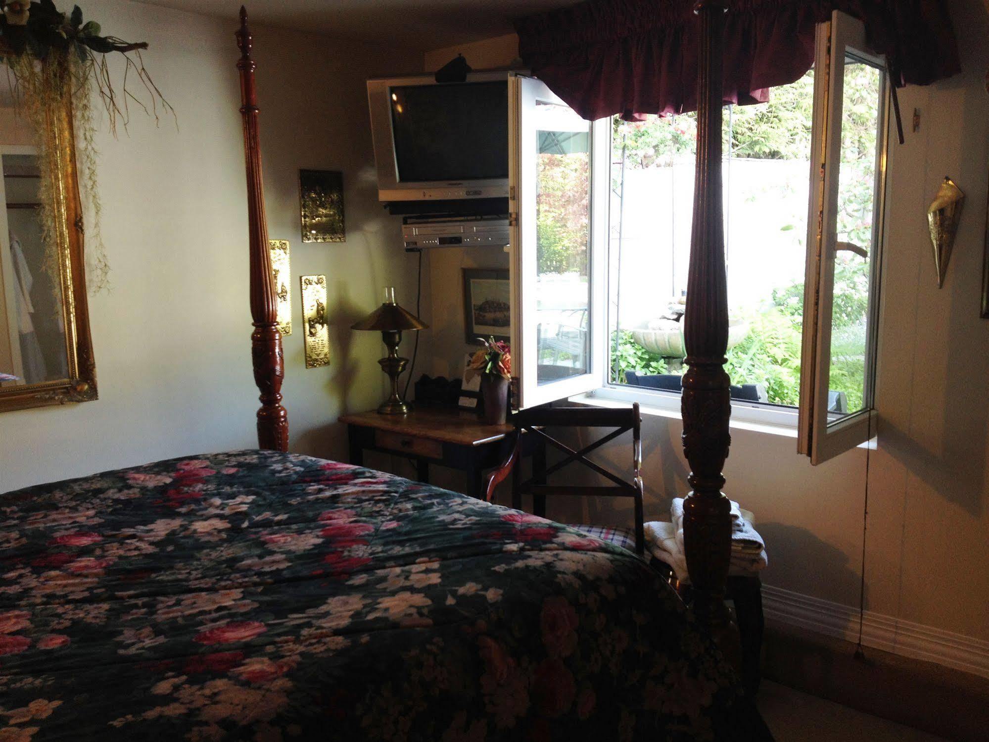 The Stone Hedge Bed And Breakfast Richmond Extérieur photo